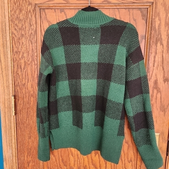 Plaid sweater Xsmall. - Picture 3 of 3
